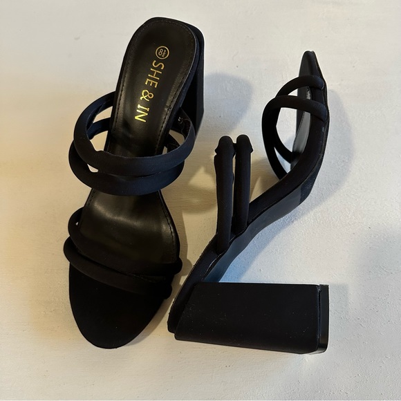 She & In Slip On Block Heeled Sandals - Black Size 8.5 - Picture 8 of 13